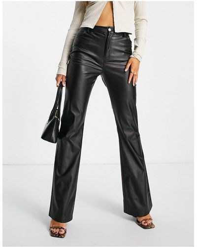In The Style X liberty - pantalon évasé en similicuir - Noir