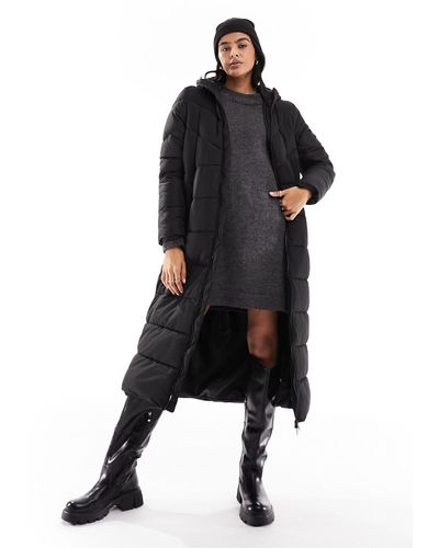 Noisy May Abrigo largo negro con diseño acolchado y capucha