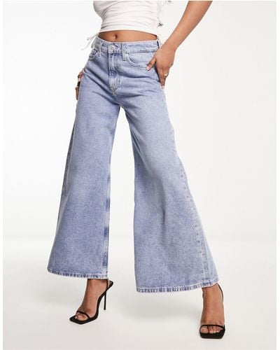 Calvin Klein Jeans extra larghi con fondo ampio e a vita bassa lavaggio medio - Blu