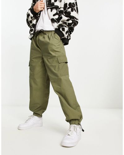 New Look Pantalones cargo con diseño en contraste - Verde