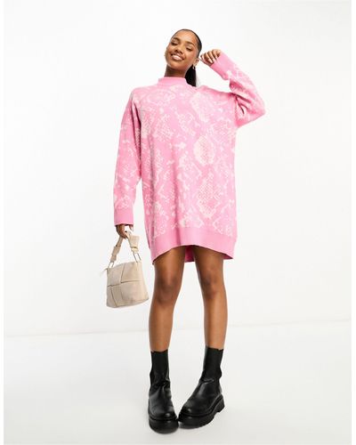 Monki – oversize-minikleid aus strick mit schlangenmuster - Pink