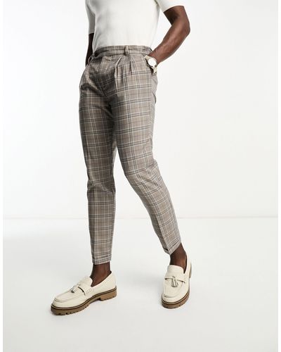 New Look Pantalon à carreaux élégant coupe fuselée plissé à l'avant - marron