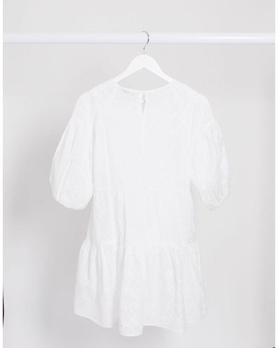 Stradivarius Vestido corto blanco con bordados