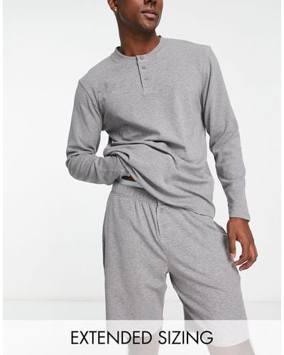 ASOS – pyjama aus langärmligem oberteil und shorts - Grau