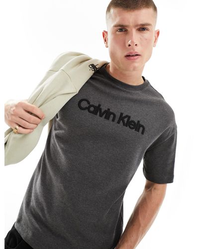 Calvin Klein T-shirt scuro con ricamo - Grigio