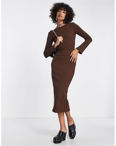 Envii Knitted Midi Dress With Bell Sleeves And Open Back - Red