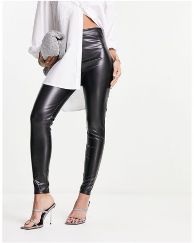I Saw It First Leather Look Ruched Bum legging - White