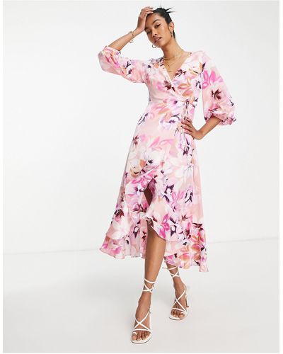 Liquorish Vestido midi en tonos pastel con diseño cruzado, estampado floral y mangas abullonadas - Rosa