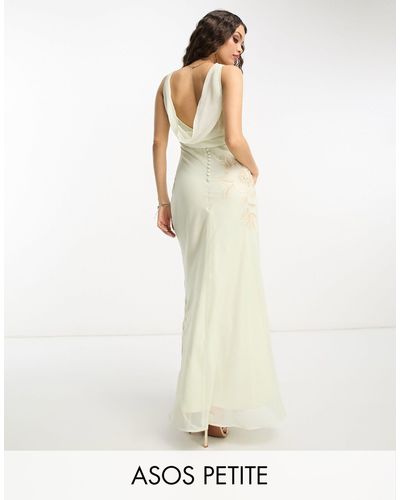 ASOS Asos design petite - robe longue en mousseline ornementée avec encolure bénitier et broderies fleuries - sauge - Blanc
