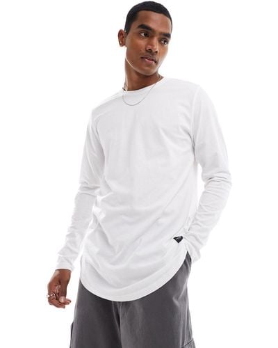 Jack & Jones Essentials - maglietta a maniche lunghe taglio lungo con fondo arrotondato bianca - Bianco