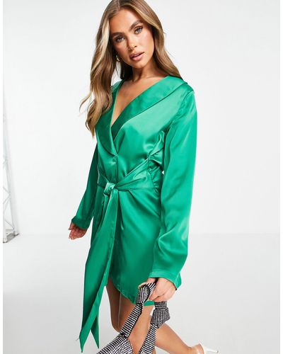In The Style – vorn gebundenes blazer-kleid aus satin - Grün