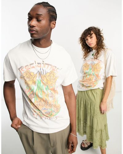 Reclaimed (vintage) T-shirt unisex bianca con motivo stampato di fiamme - Metallizzato