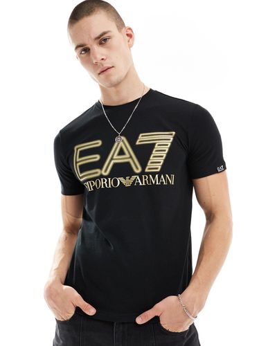 EA7 Camiseta negra con logo grande dorado en el pecho - Negro