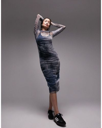 TOPSHOP Crinkle Mesh Shirred Midi Dress - Gray