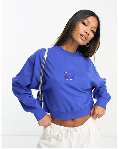 New Love Club Cropped Sweater Met Geborduurde Walvis - Blauw
