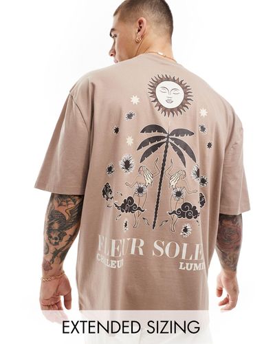 ASOS Camiseta extragrande con estampado celestial en la espalda - Neutro