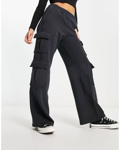 Bershka Pantaloni sportivi cargo con fondo ampio slavato - Blu