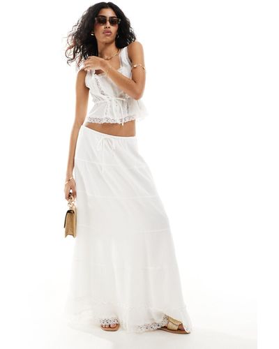 Something New Falda larga blanca estilo boho con detalle - Blanco