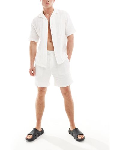 Pull&Bear – strukturierte shorts - Weiß