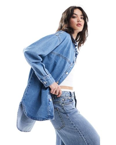 Bershka Camicia di jeans taglio lungo oversize medio - Blu