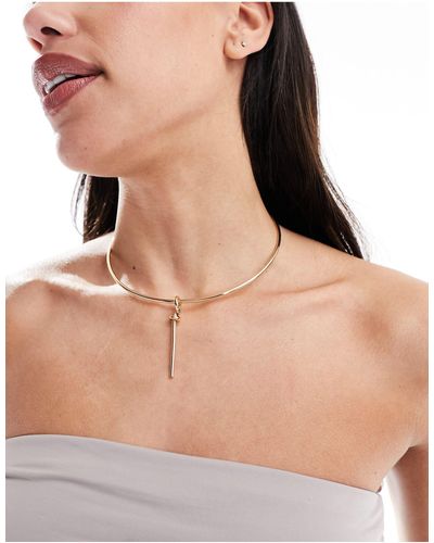 ASOS – e spangen-choker-halskette mit verdrehtem stabanhänger - Natur