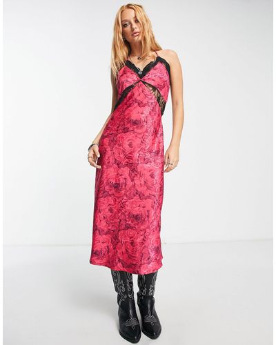 Reclaimed (vintage) Inspired - robe caraco satinée à motif en jacquard - Rouge