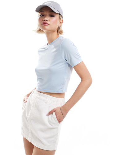 Nike T-shirt crop top ajusté à petit logo virgule - clair - Blanc