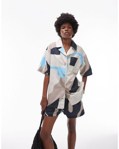 TOPSHOP – kurzärmliges, mehrfarbiges hemd mit abstraktem muster, kombiteil - Blau
