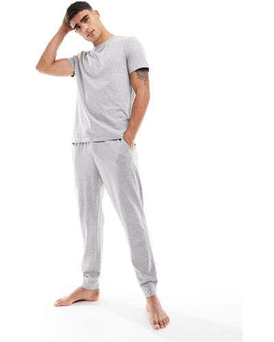 New Look Pijama con joggers bordados - Blanco