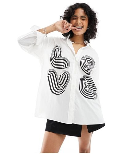 Love Moschino Camicia oversize bianca con dettagli a spirale - Bianco