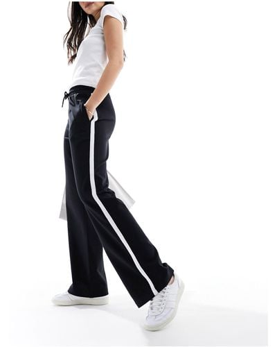 New Look Side Stripe joggers - White