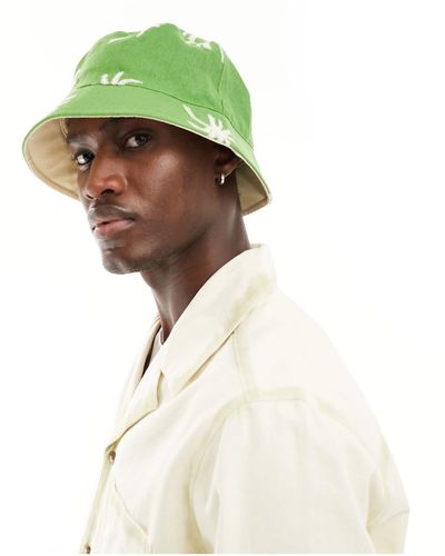 ASOS Cappello da pescatore double-face con stampa di foglie color écru - Verde