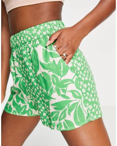Y.A.S – fließende mini-shorts mit blattmuster, kombiteil - Grün
