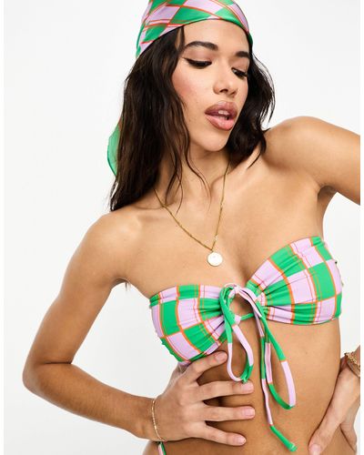 Vero Moda – trägerloses bikinioberteil mit geschnürter vorderseite und schachbrettmuster - Grün