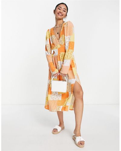 Monki Robe mi-longue à manches longues et motif patchwork à fleurs - Orange