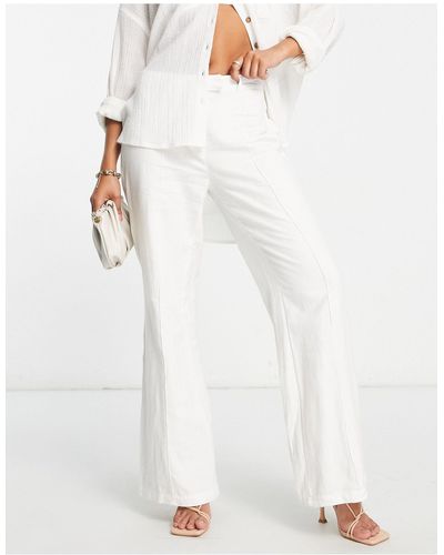 Pretty Lavish Pantaloni sartoriali con fondo ampio crema - Bianco