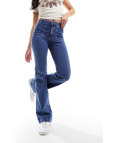 Wrangler – ausgestellte jeans - Blau