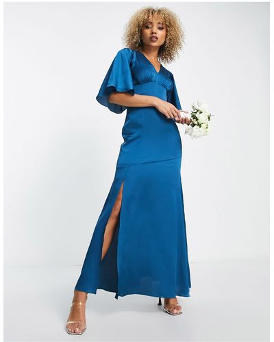 Liquorish Bridesmaids Satin Maxi Dress With Flutter Sleeve And Split - Blue