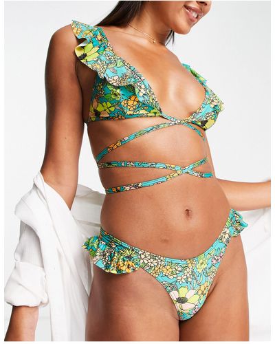 ASOS – wickel-bikinioberteil mit rüschenrand und 70er-blumenprint - Grün