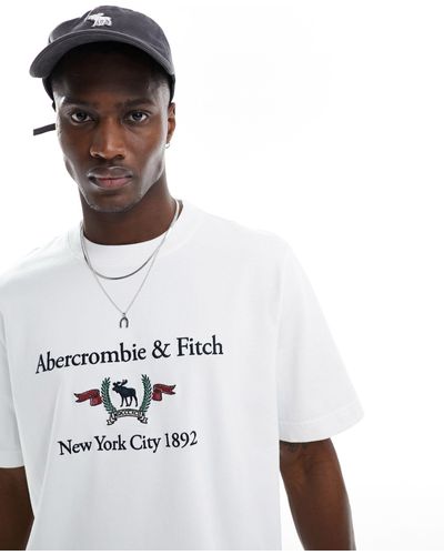 Abercrombie & Fitch Heritage - t-shirt acceso con stemma del logo - Bianco
