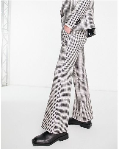 Twisted Tailor Leach - pantaloni svasati da abito jacquard - Bianco
