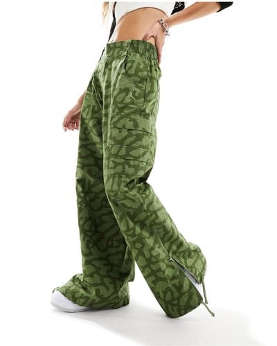 Nike Pantalones cargo con estampado - Verde