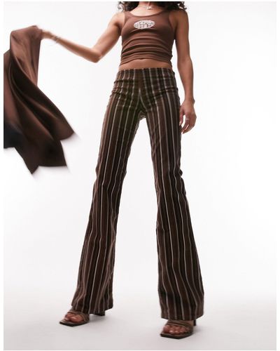 TOPSHOP Pantalon évasé taille basse en velours côtelé avec imprimé à rayures - chocolat - Noir