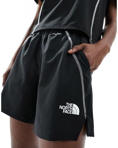 The North Face Training Hakuun Contour Seam Woven Shorts - Black