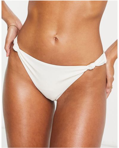 NA-KD Slip bikini con nodo sporco - Bianco