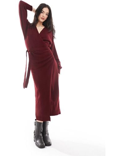 Pretty Lavish Beau - robe portefeuille en maille nouée à la taille - prune - Rouge