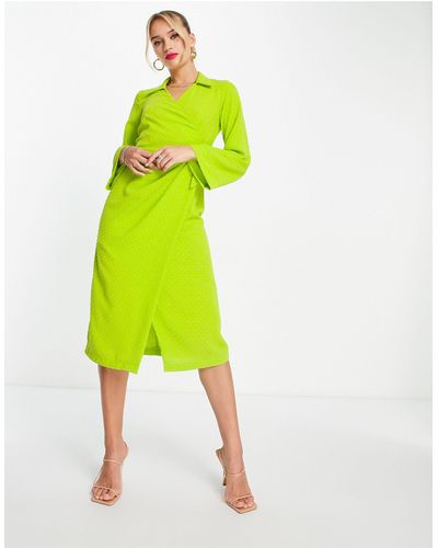 Closet Vestido midi color lima estilo camisa cruzada - Verde
