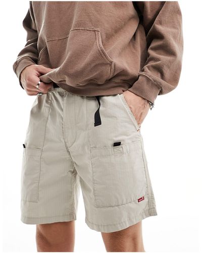 Levi's Pantalones cortos color con cinturón utilitarios - Gris