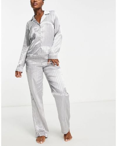 Vero Moda Satijnen Pyjamaset Van Overhemd En Broek Met Krijtstreep - Wit