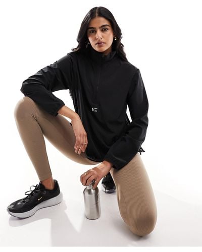Nike Nike - air dri-fit - veste à demi-fermeture éclair - Noir